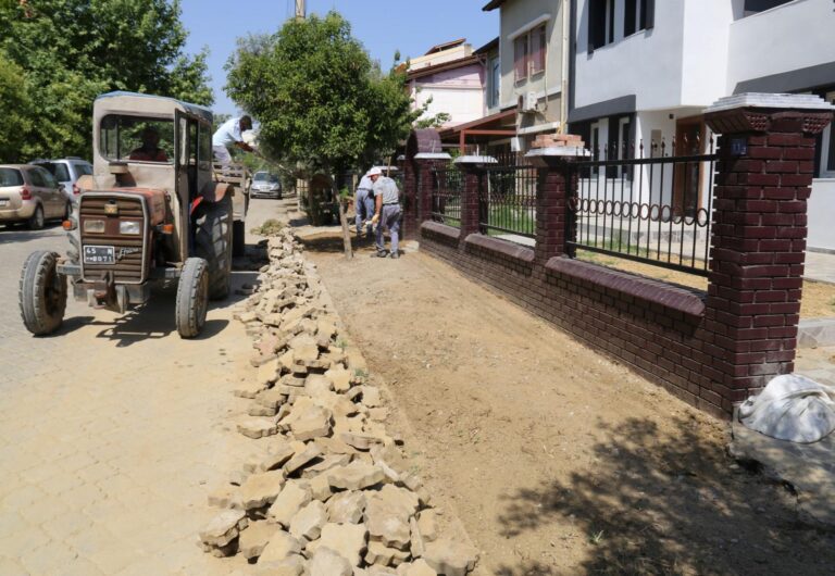 Turgutlu Belediyesi Tamirat ve Tadilat Çalışmalarına Aralıksız Devam Ediyor Turgutlu Belediyesi Tamirat ve Tadilat Çalışmalarına Aralıksız Devam Ediyor
