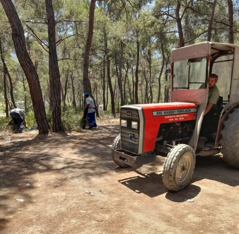 Turgutlu Belediyesi Ekipleri Yangınlara Karşı Ormanda Temizlik Yaptı Turgutlu Belediyesi Ekipleri Yangınlara Karşı Ormanda Temizlik Yaptı