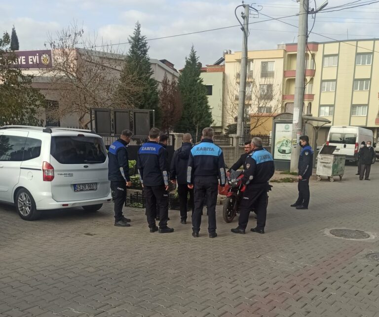 Turgutlu Zabıtası Pazar Yerlerinde Denetimlerini Sürdürüyor Turgutlu Zabıtası Pazar Yerlerinde Denetimlerini Sürdürüyor