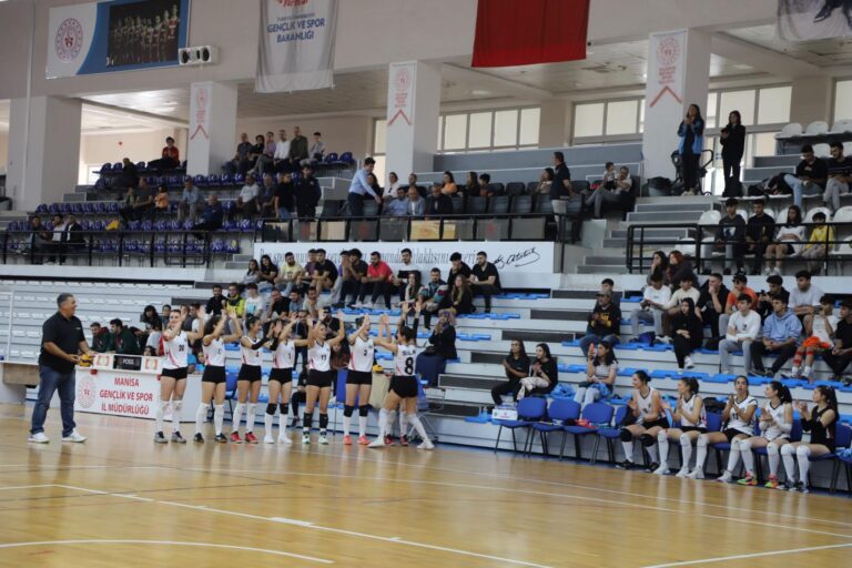 Filede Galip Turgutlu Belediyesi Kadın Voleybol Takımı Oldu Filede Galip Turgutlu Belediyesi Kadın Voleybol Takımı Oldu