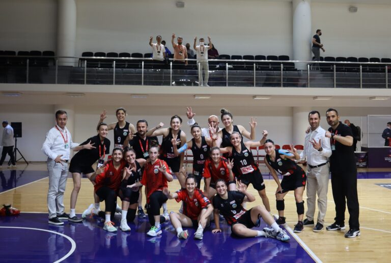 Turgutlu Belediye Kadın Basketbol Yolu Yarıladı Turgutlu Belediye Kadın Basketbol Yolu Yarıladı