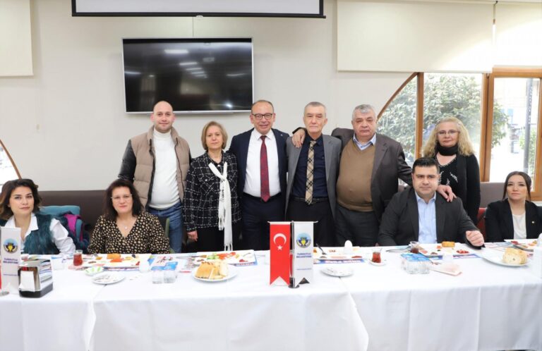 Başkan Çetin Akın: “Haklıyız ve gururluyuz. Yereli çok iyi yönetiyoruz” Başkan Çetin Akın: “Haklıyız ve gururluyuz. Yereli çok iyi yönetiyoruz”
