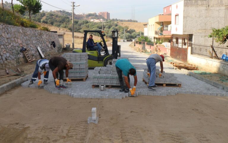 Turgutlu Belediyesinden Ergenekon Mahallesine İki Bin M2’lik Parke Taşı Turgutlu Belediyesinden Ergenekon Mahallesine İki Bin M2’lik Parke Taşı