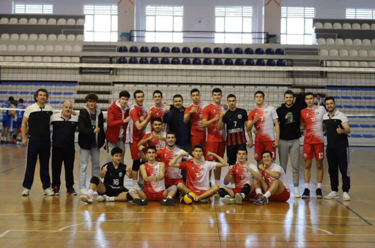 Turgutlu Belediyespor Erkek Voleybol Takımından 3-2’lik Galibiyet Turgutlu Belediyespor Erkek Voleybol Takımından 3-2’lik Galibiyet