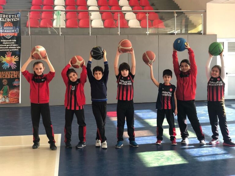 Turgutlu Belediyesi Geleceğin Yıldız Sporcularını Yetiştiriyor Turgutlu Belediyesi Geleceğin Yıldız Sporcularını Yetiştiriyor