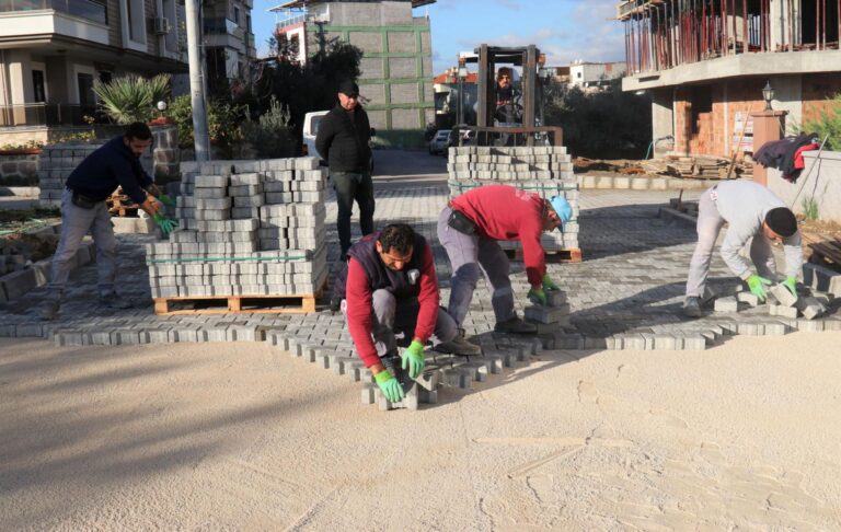 Turgutlu Belediyesinden 2000 m2’lik Parke Çalışması Turgutlu Belediyesinden 2000 m2’lik Parke Çalışması