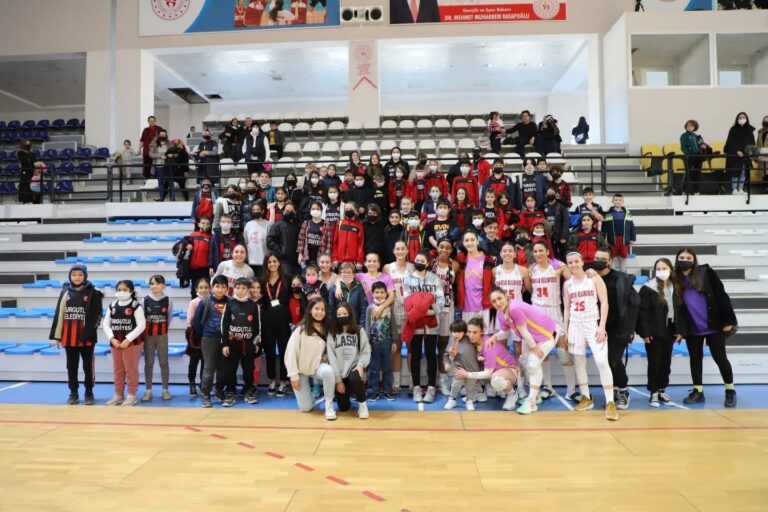 Turgutlu Belediyespor’dan Potada Farklı Galibiyet Turgutlu Belediyespor’dan Potada Farklı Galibiyet