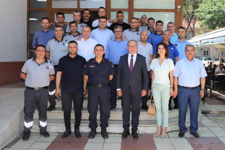 Başkan Akın Hemşehri Dernekleri ve Güvenlik Personeliyle Bir Araya Geldi Başkan Akın Hemşehri Dernekleri ve Güvenlik Personeliyle Bir Araya Geldi