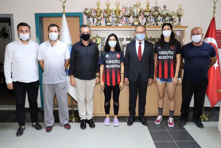 Turgutlu Belediyespor’da Nazlıcan ve Çağla İmzaladı