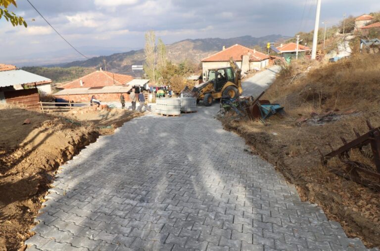 Turgutlu Belediyesinden Gökgedik Mahallesinde 2300 m2’lik Parke Döşemesi Turgutlu Belediyesinden Gökgedik Mahallesinde 2300 m2’lik Parke Döşemesi