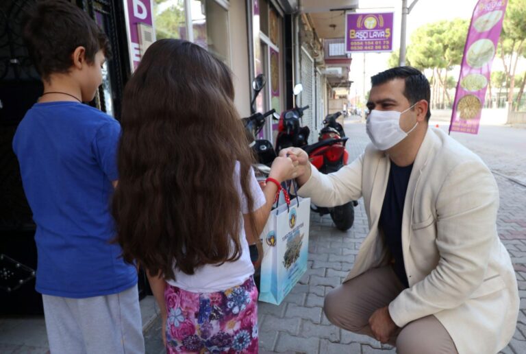 Turgutlu Belediye Başkan Yardımcısı Fırat Honaz Öğrencileri Tabletlerle Buluşturdu