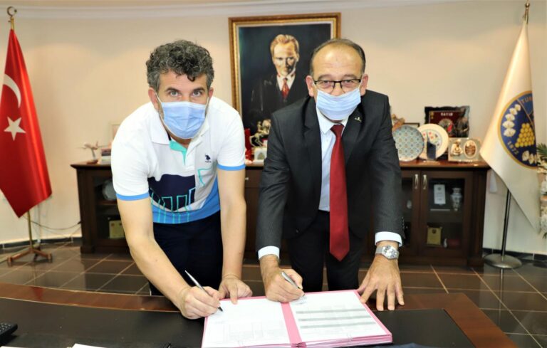Turgutlu Belediyespor Yener Baştürk ile Sözleşme Yeniledi Turgutlu Belediyespor Yener Baştürk ile Sözleşme Yeniledi