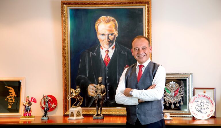 “En önemli görev öğretmenlerimize düşmektedir” “En önemli görev öğretmenlerimize düşmektedir”
