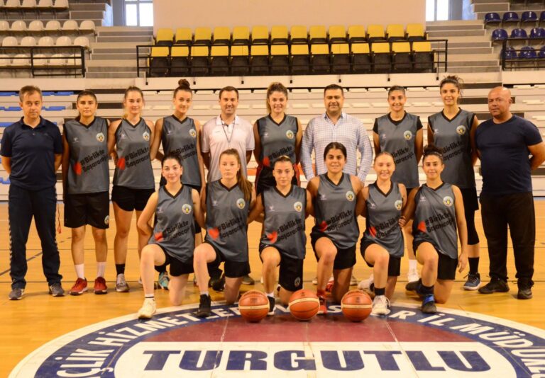 Turgutlu Belediye Kadın Basketbol Takımı Parkeye İndi