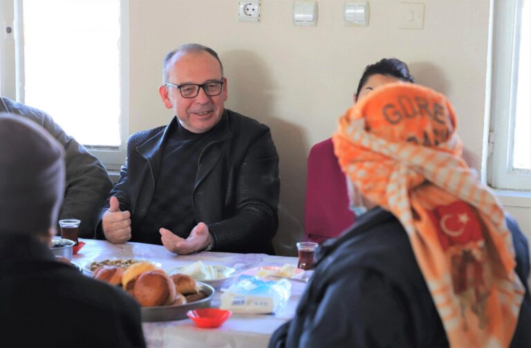 Başkan Çetin Akın Kırsal Mahalleleri Adım Adım Gezdi