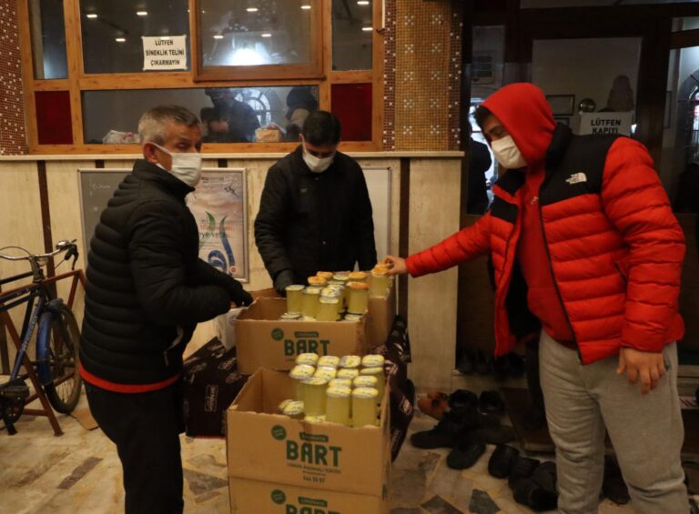 Turgutlu Belediyesinden Regaip Kandili’nde Kandil Simidi İkramı Turgutlu Belediyesinden Regaip Kandili’nde Kandil Simidi İkramı
