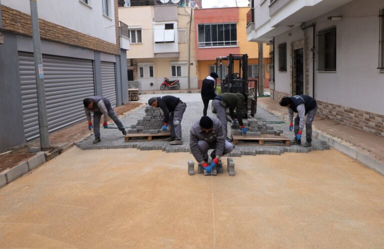 Turgutlu Belediyesinden Subaşı Mahallesine 2500 m2’lik Parke Çalışması Turgutlu Belediyesinden Subaşı Mahallesine 2500 m2’lik Parke Çalışması