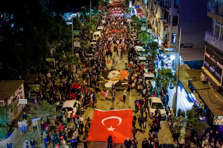 Turgutlu’da Unutulmaz 19 Mayıs Kutlaması Turgutlu’da Unutulmaz 19 Mayıs Kutlaması