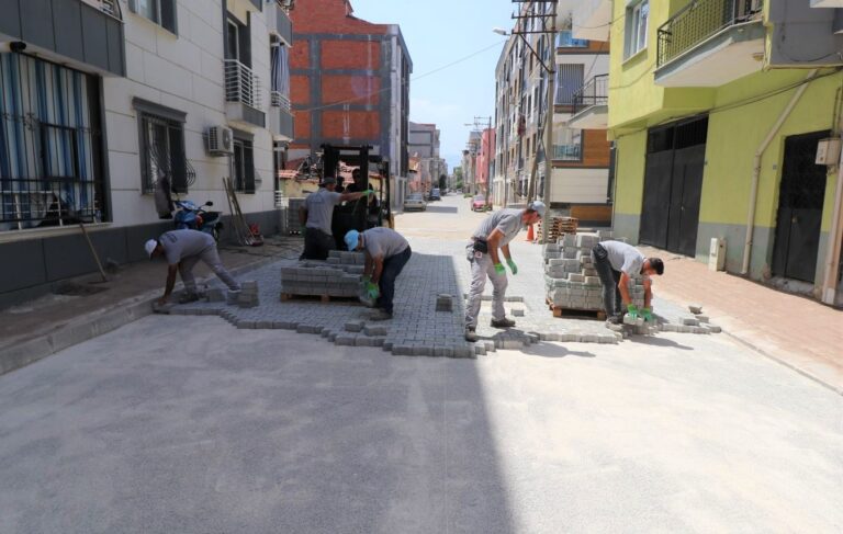 Turgutlu Belediyesi Ekipleri Çalışmalarına Ara Vermiyor Turgutlu Belediyesi Ekipleri Çalışmalarına Ara Vermiyor