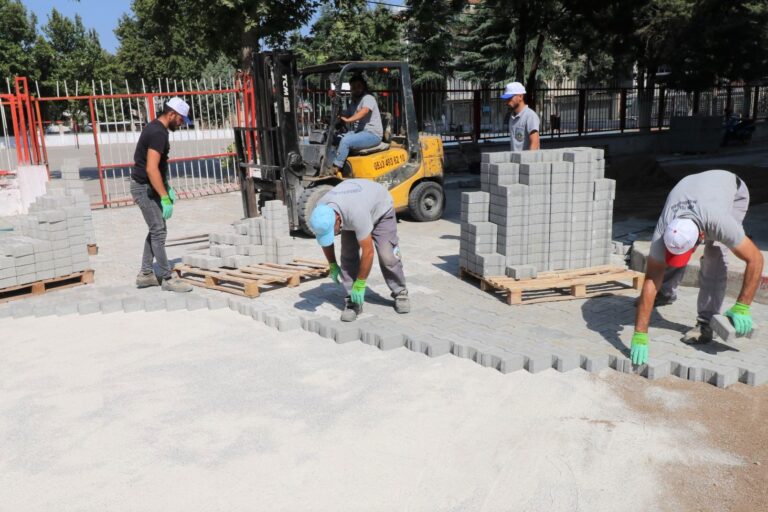 Turgutlu Belediyesi Parke ve Asfalt Çalışmalarına Devam Ediyor Turgutlu Belediyesi Parke ve Asfalt Çalışmalarına Devam Ediyor