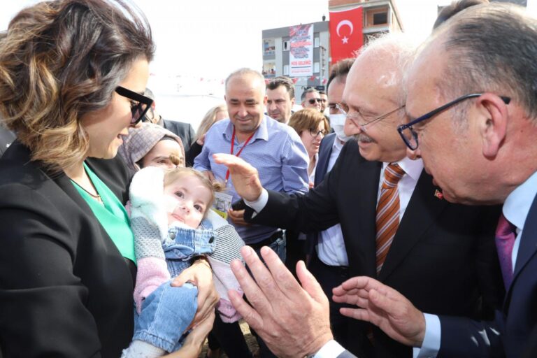 Genel Başkan Kılıçdaroğlu ve Başkan Akın İrem Nur Bebeğe Umut Oldu Genel Başkan Kılıçdaroğlu ve Başkan Akın İrem Nur Bebeğe Umut Oldu