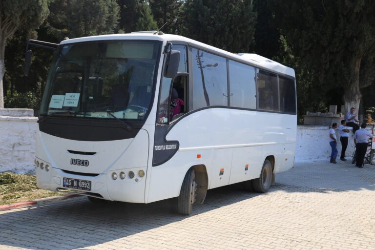 Turgutlu Belediyesinden Kabristanlara Ücretsiz Servis Turgutlu Belediyesinden Kabristanlara Ücretsiz Servis