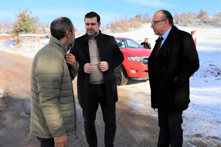 Başkan Çetin Akın’dan Kar Yağışından Etkilenen Mahallelere Ziyaret Başkan Çetin Akın’dan Kar Yağışından Etkilenen Mahallelere Ziyaret