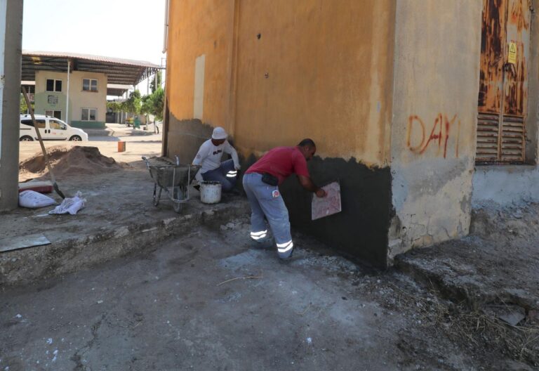 Turgutlu Belediyesi Ekiplerinden Galericiler Sitesinde Çalışma Turgutlu Belediyesi Ekiplerinden Galericiler Sitesinde Çalışma