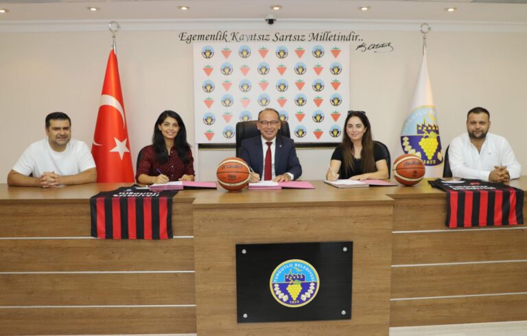 Çilek Mobilya Kadın Basketbol Takımına Sponsor Oldu Çilek Mobilya Kadın Basketbol Takımına Sponsor Oldu