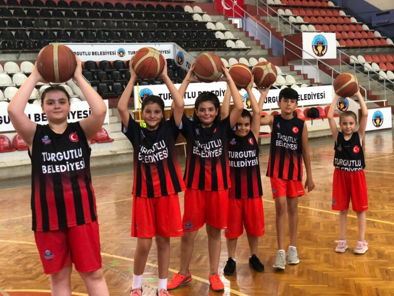 Turgutlu’da Çocuklar Sporla Büyüyor Turgutlu’da Çocuklar Sporla Büyüyor