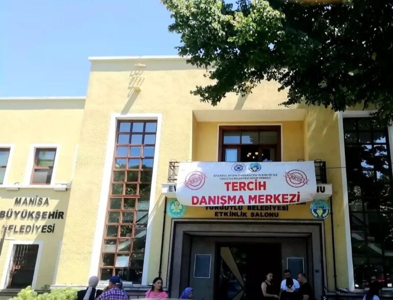 Turgutlu Belediyesinden 1500 Öğrenciye Tercih Rehberliği