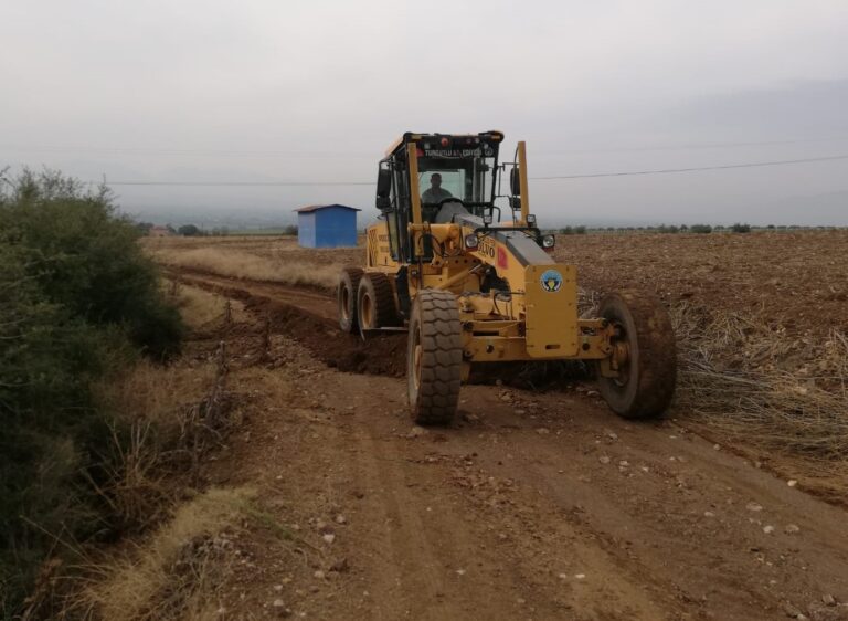 Turgutlu Belediyesi Ekiplerinden Üç Ayrı Noktada Çalışma
