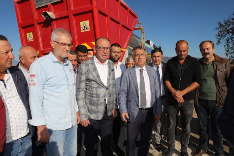 Başkan Çetin Akın Bir Sözünü Daha Yerine Getirdi: Urganlı ve Gökkaya Mahalleleri Arasına İlk Asfalt Atıldı Başkan Çetin Akın Bir Sözünü Daha Yerine Getirdi: Urganlı ve Gökkaya Mahalleleri Arasına İlk Asfalt Atıldı