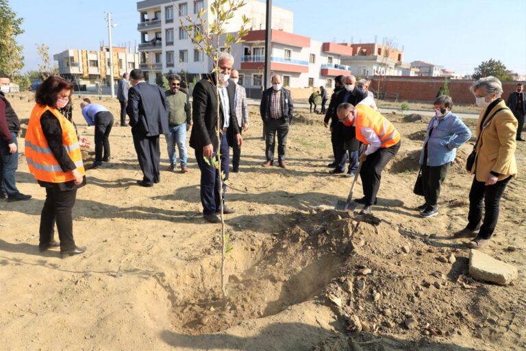 Atatürk’ün Vefatının 82. Yılı Anısına 82 Ağaç Dikildi Atatürk’ün Vefatının 82. Yılı Anısına 82 Ağaç Dikildi