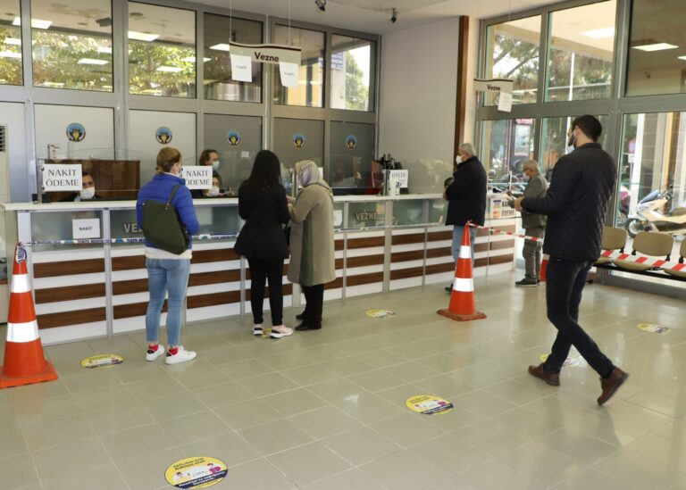 Turgutlu Belediyesi Veznelerinde Hafta Sonu Mesaisi Turgutlu Belediyesi Veznelerinde Hafta Sonu Mesaisi