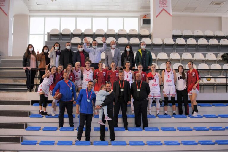 Turgutlu Belediyespor Potada Farklı Başladı: 63-43 Turgutlu Belediyespor Potada Farklı Başladı: 63-43