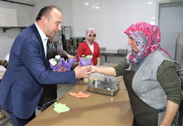 Başkan Çetin Akın: “Dünya Emekçi Kadınlar Gününü Şiddet ve Cinayetlerin Gölgesinde Yaşıyoruz”