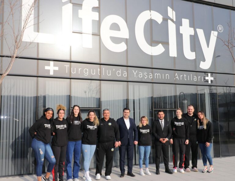 Turgutlu Belediyespor’dan Life City’e Teşekkür Ziyareti Turgutlu Belediyespor’dan Life City’e Teşekkür Ziyareti