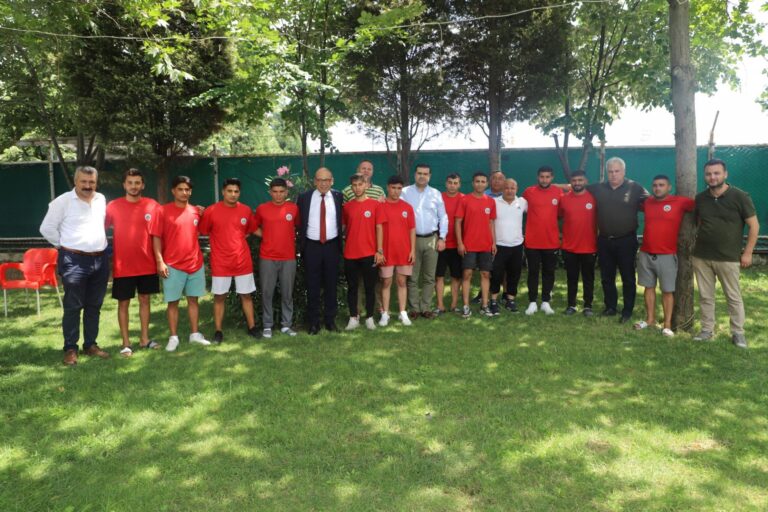 Başkan Çetin Akın, Belediyesporlu Güreşçileri Edirne’ye Uğurladı Başkan Çetin Akın, Belediyesporlu Güreşçileri Edirne’ye Uğurladı