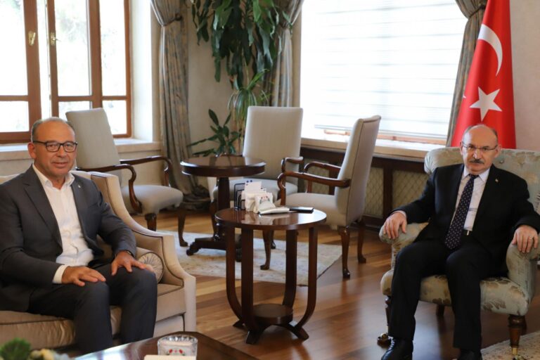 Başkan Çetin Akın’dan Vali Yaşar Karadeniz’e Ziyaret Başkan Çetin Akın’dan Vali Yaşar Karadeniz’e Ziyaret