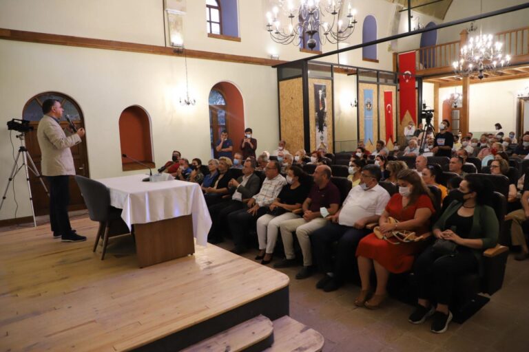 Barış Yarkadaş Bağ Bozumu ve Kurtuluş Şenliklerinin Konuğu Oldu Barış Yarkadaş Bağ Bozumu ve Kurtuluş Şenliklerinin Konuğu Oldu
