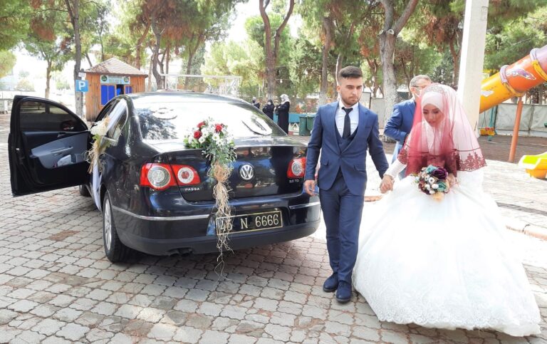 Başkan Akın Makam Aracını Şehidin Abisine Tahsis Etti Başkan Akın Makam Aracını Şehidin Abisine Tahsis Etti