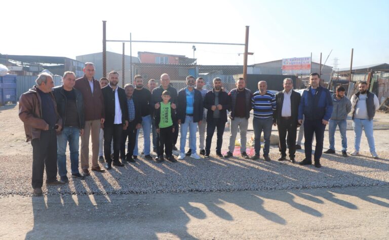 Yıllardır Çözülemeyen Yol Sorununu Çözen Başkan Akın İçin Esnaf Kurban Kesti Yıllardır Çözülemeyen Yol Sorununu Çözen Başkan Akın İçin Esnaf Kurban Kesti