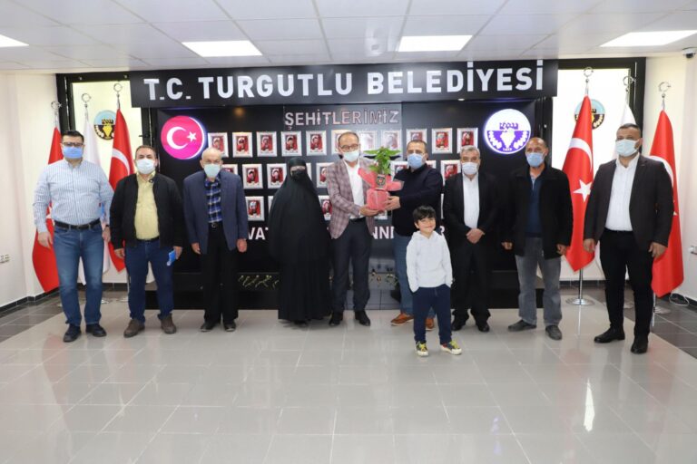 Şehit Yakınlarından Başkan Çetin Akın’a Teşekkür Ziyareti Şehit Yakınlarından Başkan Çetin Akın’a Teşekkür Ziyareti