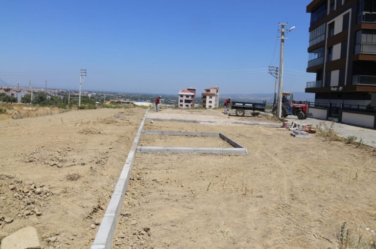 Turgutlu Belediyesi İlçeye Yeni Bir Yeşil Alan Daha Kazandırıyor Turgutlu Belediyesi İlçeye Yeni Bir Yeşil Alan Daha Kazandırıyor
