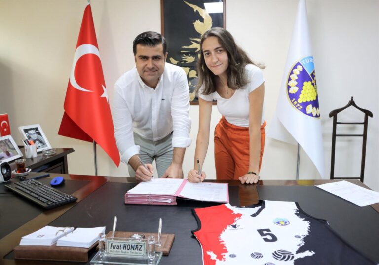 Turgutlu Belediyespor Selen Gamsız’ı Renklerine Bağladı Turgutlu Belediyespor Selen Gamsız’ı Renklerine Bağladı