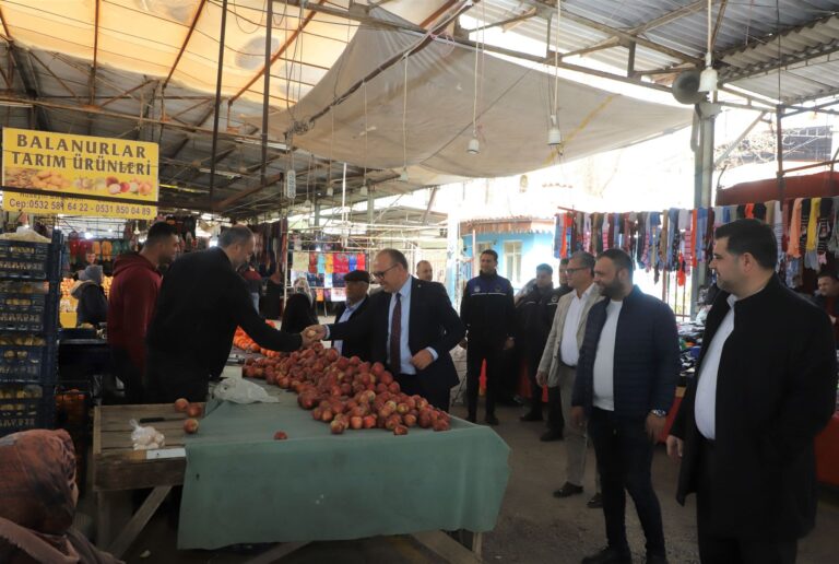 Başkan Çetin Akın ve Başkan Yardımcıları Yeni Haftaya Pazartesi Pazarı’nda Başladı