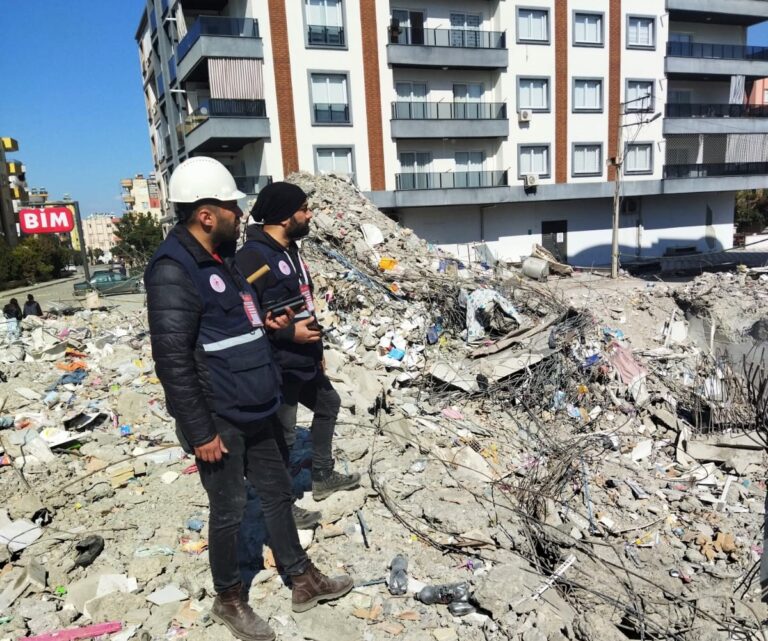 Turgutlu Belediyesi Teknik Ekibi Deprem Bölgesinde