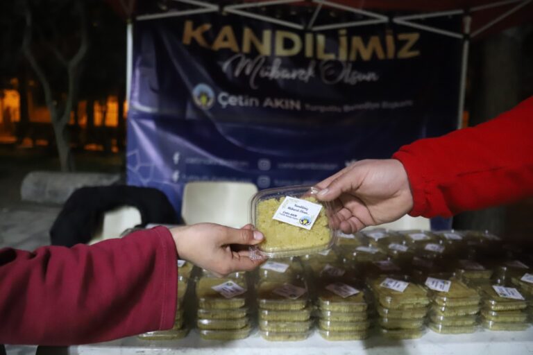 Turgutlu Belediyesinin Helva Geleneği Miraç Kandilinde de Devam Etti