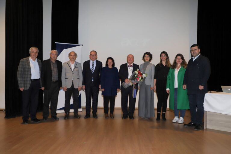 Prof. Dr. Övgün Ahmet Ercan Deprem Konusunda Turgutluluları Bilgilendirdi